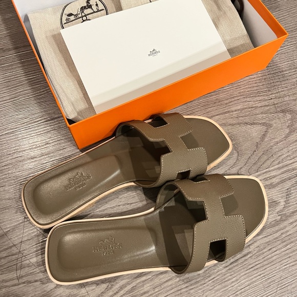 Hermes Shoes - Hermes Oran Sandal in Etoupé size 38.5 (Like New)